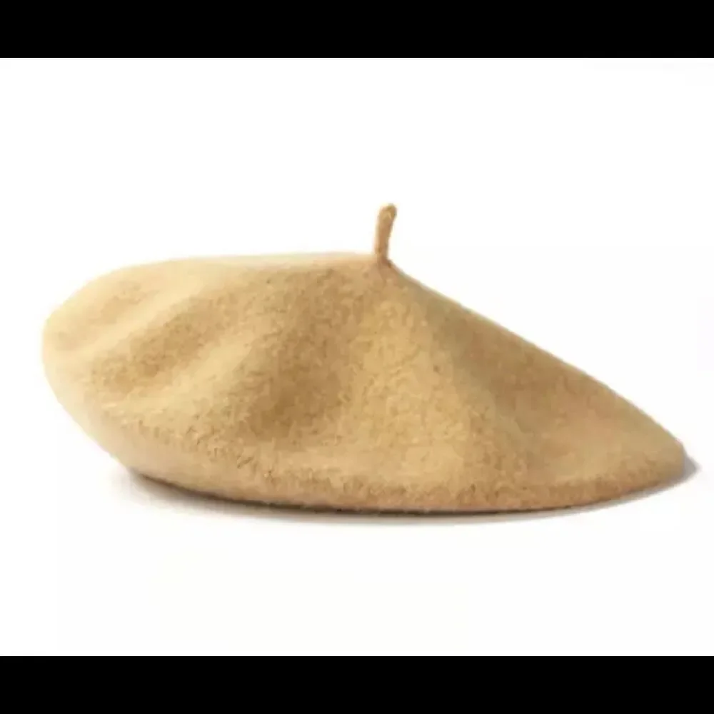 LIGHTWEIGHT WOOL BERET, NWT‎